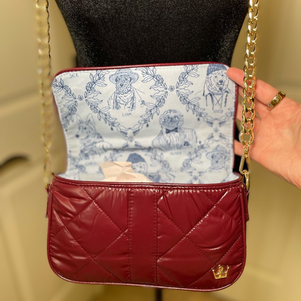 NEW W/OUT TAGS Oliver Thomas Quilted Burgundy/Merlot Crossbody with Gold Chain - Picture 4 of 9